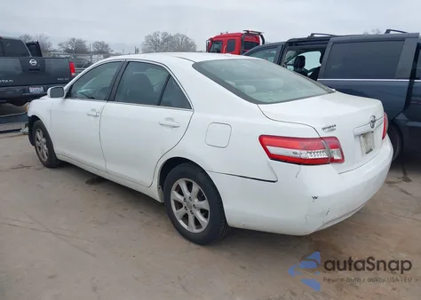 2011 Toyota Camry Le z USA, uszkodzony, nr VIN 4T1BF3EK8BU757416